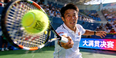 网球大满贯决赛选手击球的瞬间