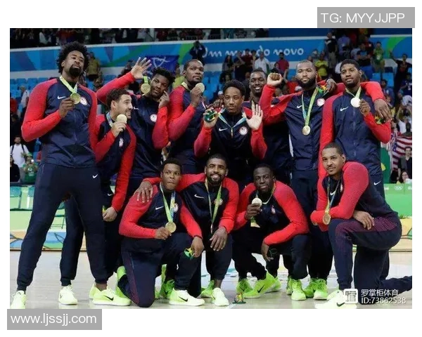 足球巨星心中最强阵容揭秘 球迷无法忽视的经典组合分析