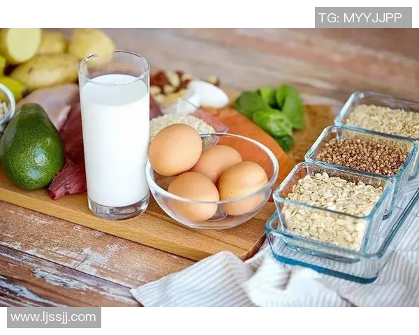 足球球星独特饮食揭秘:从健康饮食到能量补给助力赛场表现